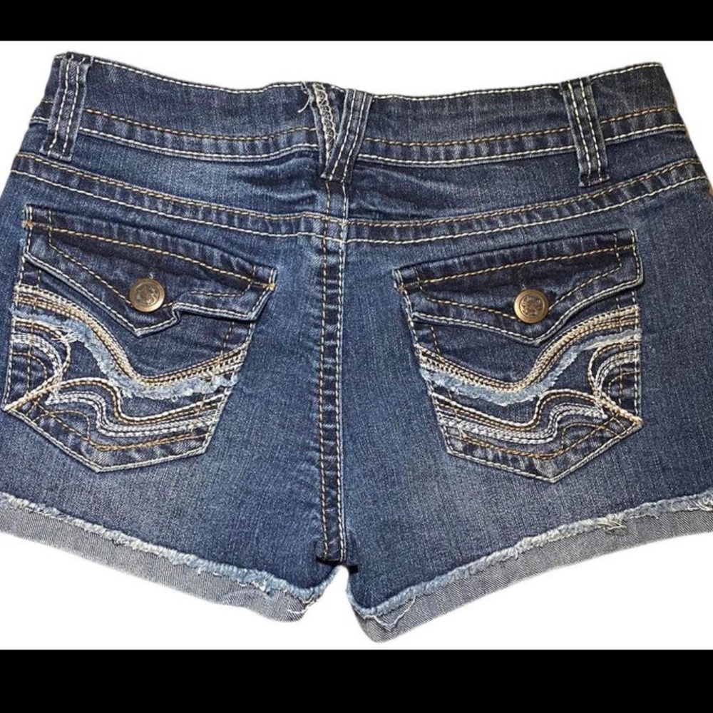 No Boundaries Shorts w/great Stitching on the pockets 🧵🪡